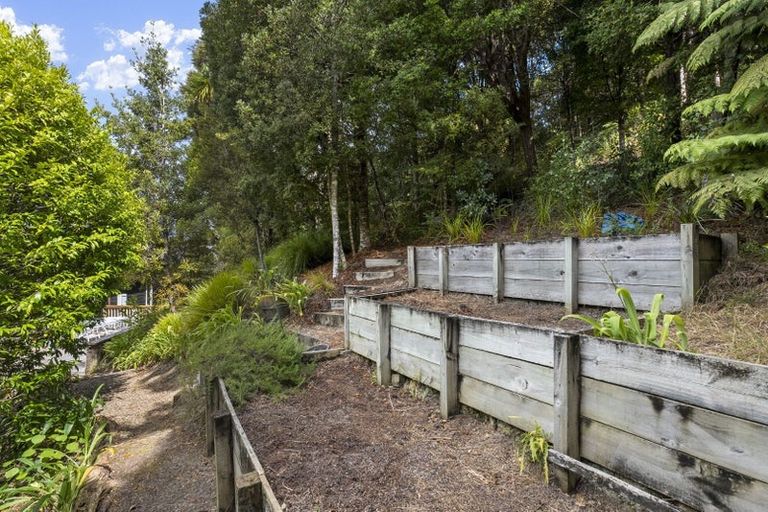 Photo of property in 9 Herrings Cove Place, Titirangi, Auckland, 0604
