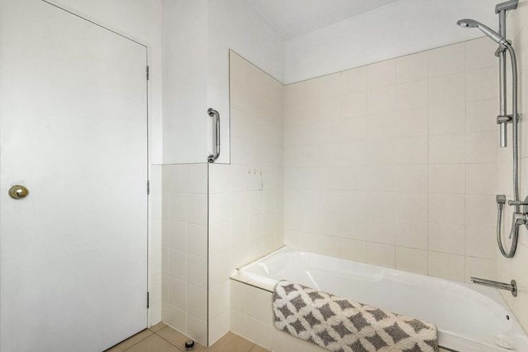Photo of property in 42/22 Northcross Drive, Oteha, Auckland, 0632