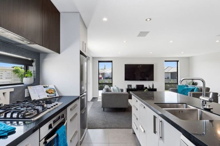 Photo of property in 17 Butterworth Crescent, Papamoa Beach, Papamoa, 3118