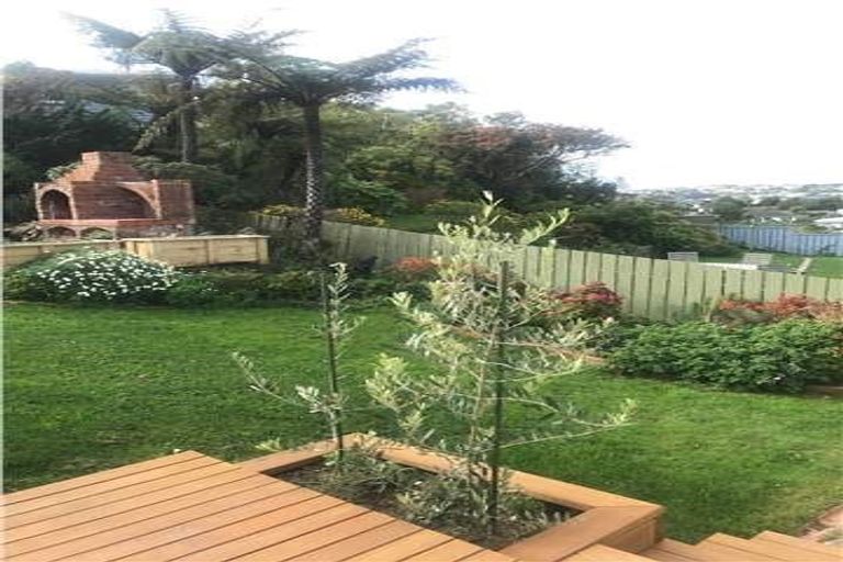 Photo of property in 20 Cotswold Crescent, Newlands, Wellington, 6037