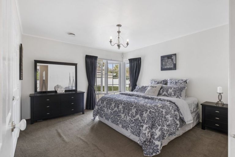 Photo of property in 70 Ray Small Drive, Pahurehure, Papakura, 2113