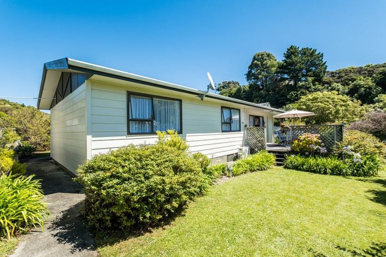 Photo of property in 90 Omapere Street, Whitby, Porirua, 5024