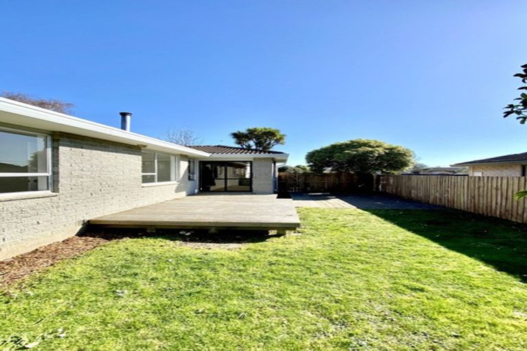 Photo of property in 33 Pensacola Crescent, Broomfield, Christchurch, 8042