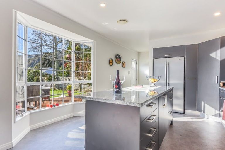 Photo of property in 215a Waikawa Road, Waikawa, Picton, 7220