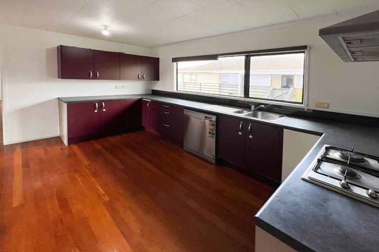 Photo of property in 8 Southview Place, Wattle Downs, Auckland, 2102