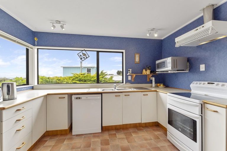 Photo of property in 15 Pine Ridge Terrace, Waikanae Beach, Waikanae, 5036
