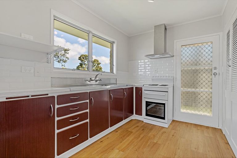 Photo of property in 37 Kirby Street, Glendene, Auckland, 0602