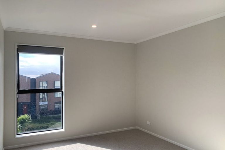 Photo of property in 3/2 Rangitamiro Place, Hobsonville, Auckland, 0616