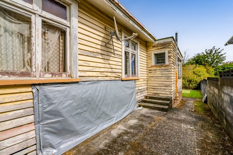 Photo of property in 86 Pioneer Road, Moturoa, New Plymouth, 4310