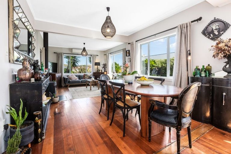 Photo of property in 138 Mana Esplanade, Paremata, Porirua, 5026