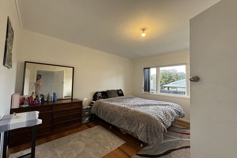 Photo of property in 9 Huruhuru Road, Massey, Auckland, 0614