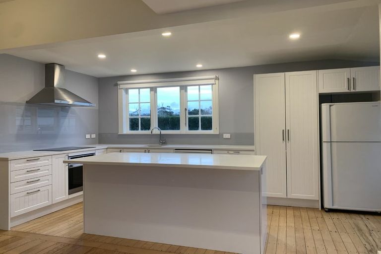 Photo of property in 29 Taupaki Road, Taupaki, Henderson, 0782