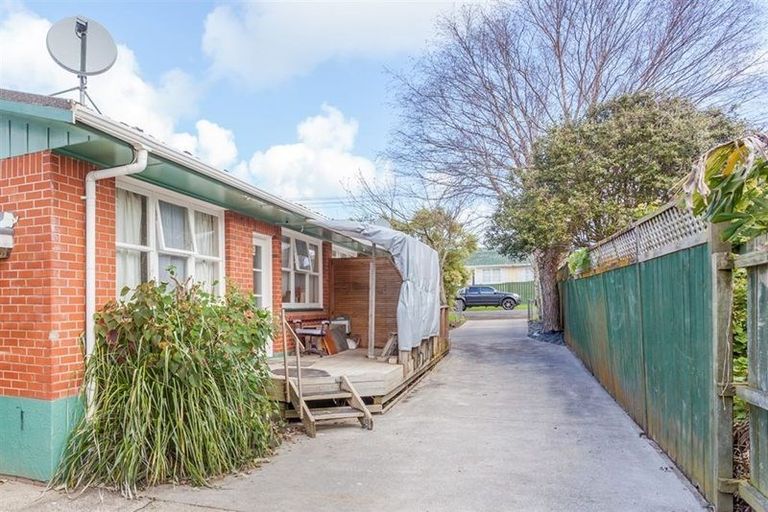 Photo of property in 11 Rewa Street, New Lynn, Auckland, 0600