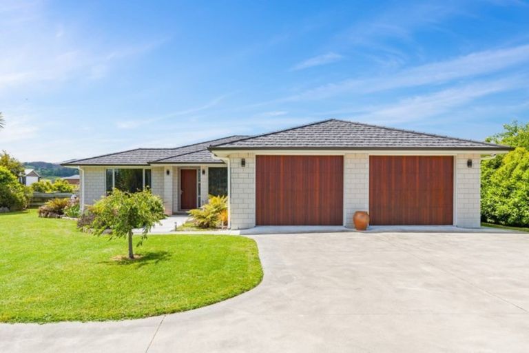 Photo of property in 94 Lisland Drive, Kinloch, Taupo, 3377