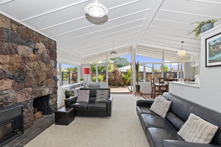 Photo of property in 97 Tiroroa Avenue, Te Atatu South, Auckland, 0610