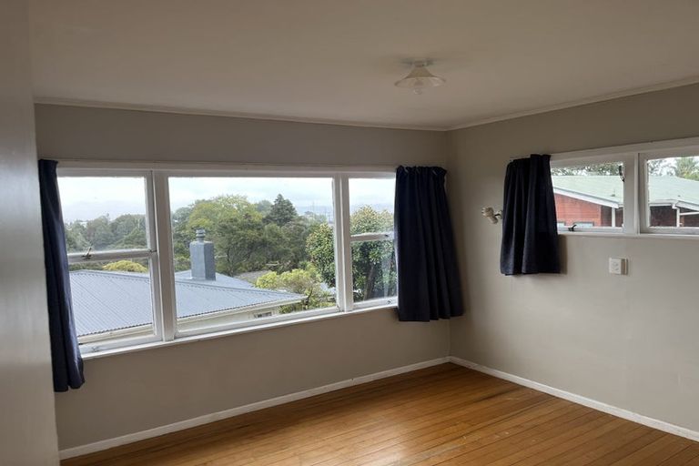Photo of property in 1/33 Roberts Road, Glenfield, Auckland, 0629