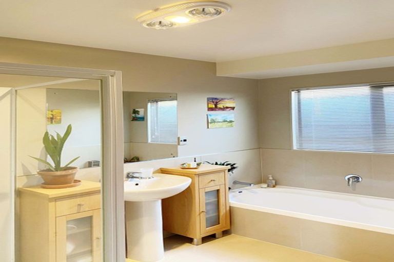 Photo of property in 10a Phoenicia Court, The Gardens, Auckland, 2105