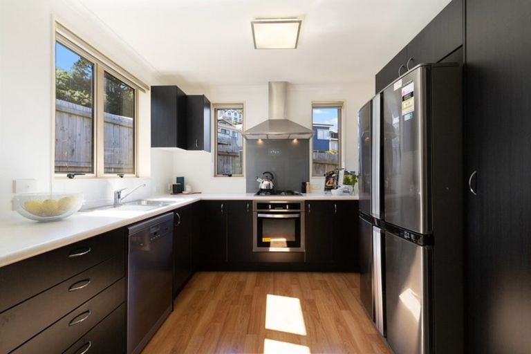 Photo of property in 6 Cresswell Place, Johnsonville, Wellington, 6037