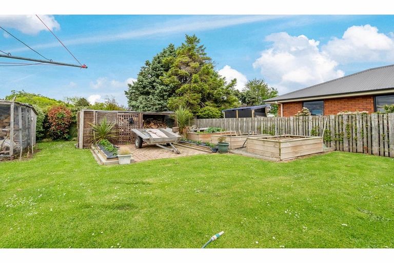 Photo of property in 70 Hunter Street, Edendale, 9825