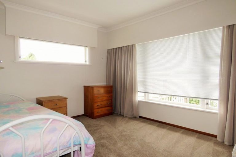 Photo of property in 2 Highbury Drive, Levin, 5510