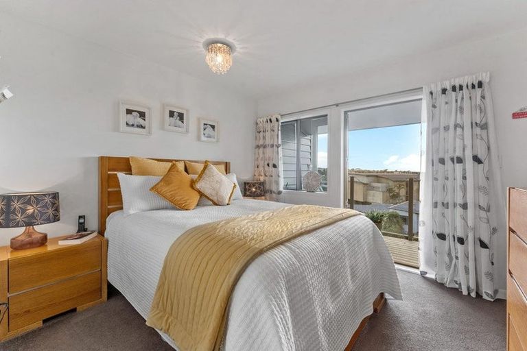 Photo of property in 2/13 Pannill Place, Oteha, Auckland, 0632