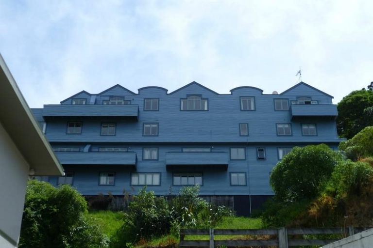 Photo of property in 1/93a Kelburn Parade, Kelburn, Wellington, 6012