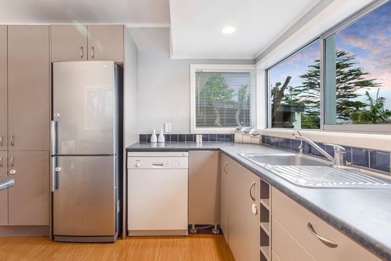 Photo of property in 6 Crompton Road, Massey, Auckland, 0614