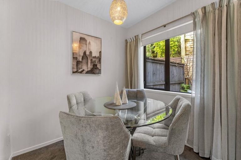 Photo of property in 2/13 Pannill Place, Oteha, Auckland, 0632