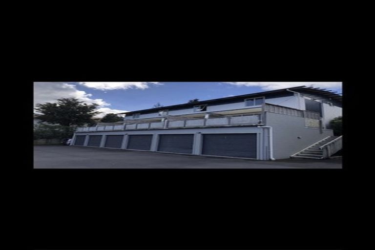 Photo of property in 2f/20 Ian Marwick Place, Birkenhead, Auckland, 0626