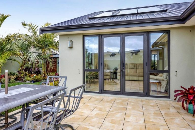 Photo of property in 19 Dolphin Parade, Bell Block, New Plymouth, 4312