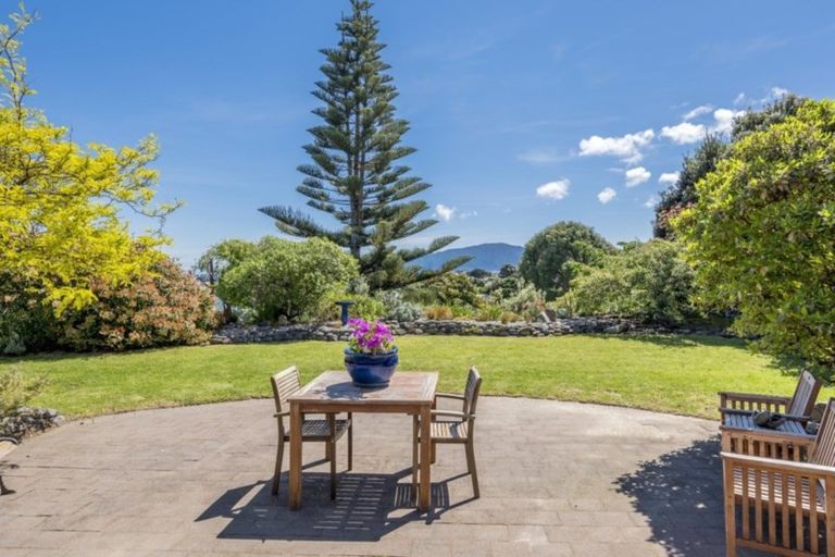 Photo of property in 18 Campion Road, Waikanae Beach, Waikanae, 5036