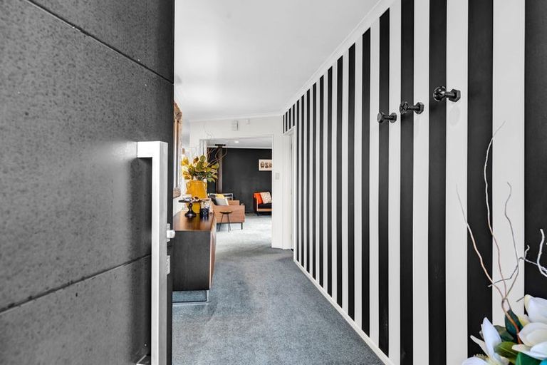 Photo of property in 6 Edna Wills Place, Hawera, 4610