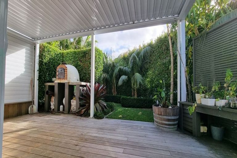 Photo of property in 2/17 Bevyn Street, Castor Bay, Auckland, 0620