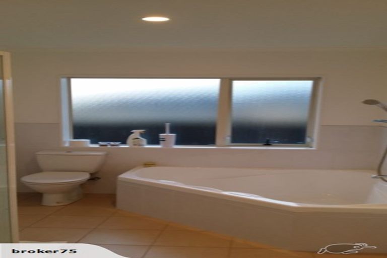 Photo of property in 10 Sangam Place, Pukekohe, 2120