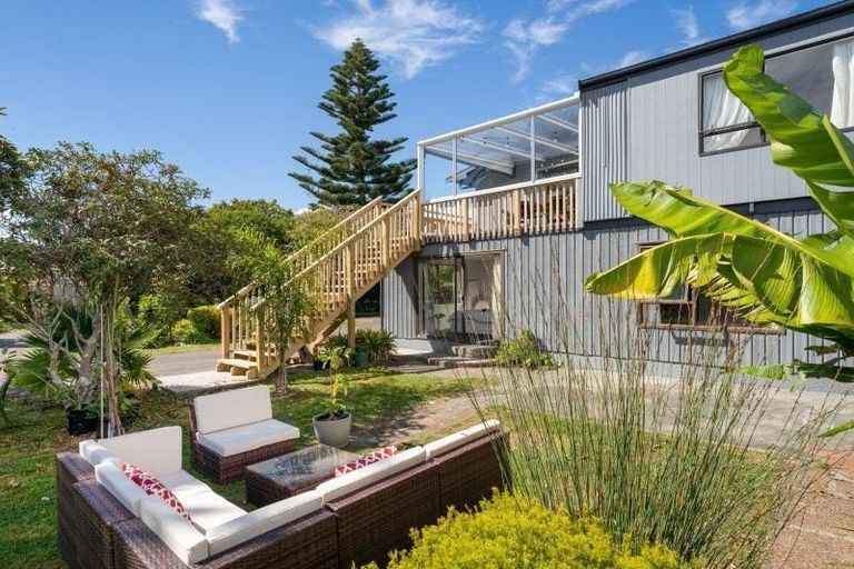 Photo of property in 298 Te Moana Road, Waikanae, 5036
