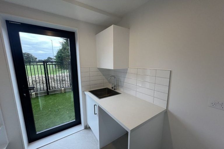 Photo of property in 2/142 Marine Parade, New Brighton, Christchurch, 8083