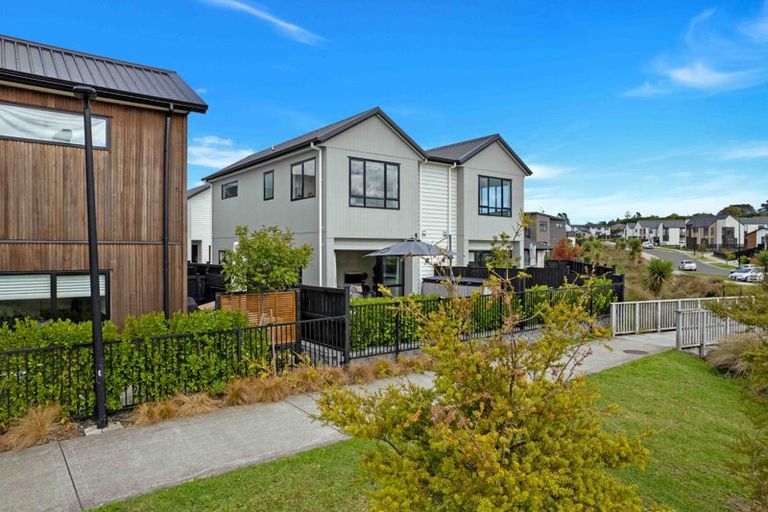Photo of property in 22a Lumbarda Drive, Kumeu, 0810
