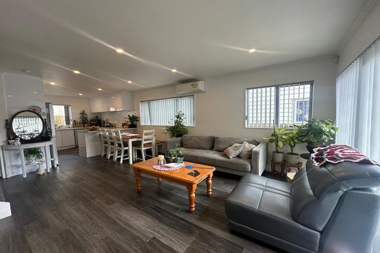 Photo of property in 271b Te Atatu Road, Te Atatu South, Auckland, 0610