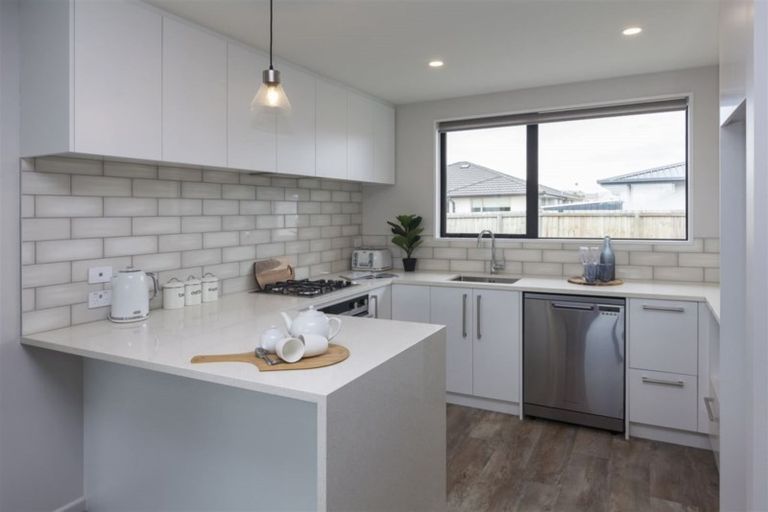 Photo of property in 10 Kingsbridge West, Burwood, Christchurch, 8083