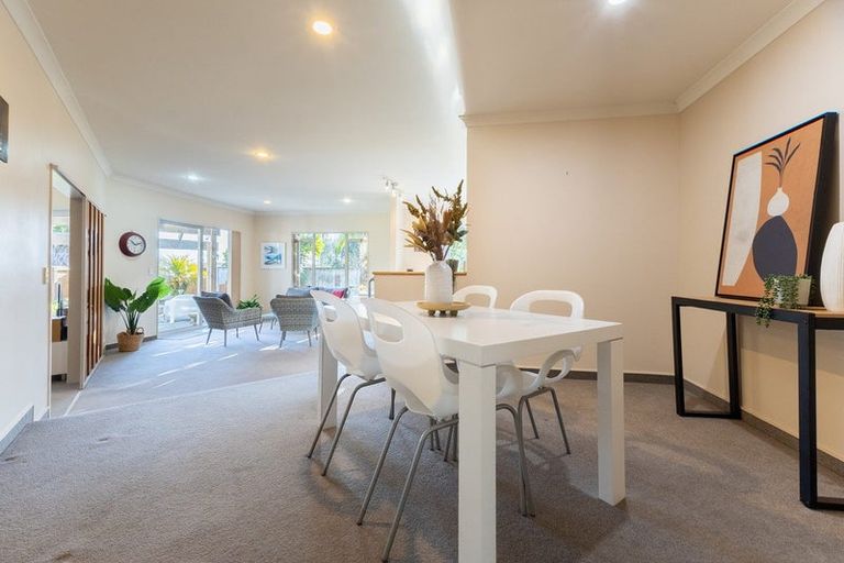 Photo of property in 43 Quadrant Heights, Paraparaumu, 5032