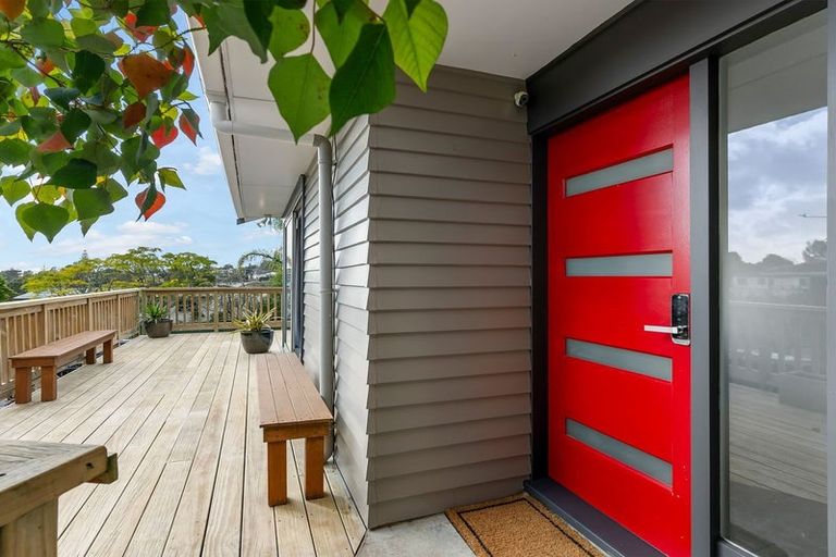 Photo of property in 47 Felgrove Street, Glendene, Auckland, 0602