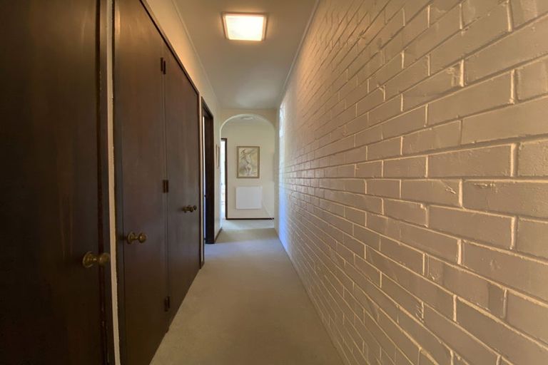 Photo of property in 18 Burford Place, Mellons Bay, Auckland, 2014