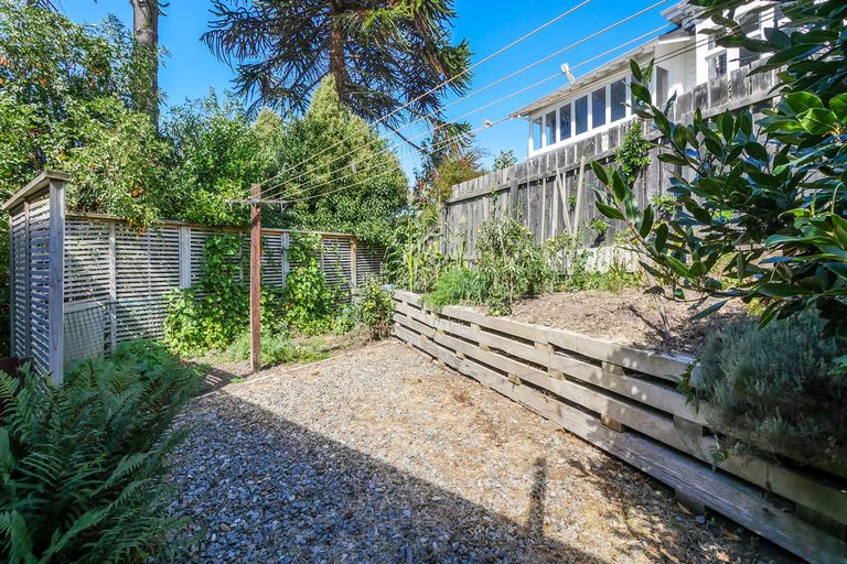 Photo of property in 16 Middleton Road, Kew, Dunedin, 9012