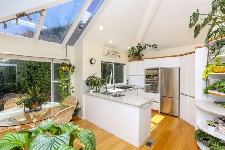 Photo of property in 7 Sequoia Grove, Merrilands, New Plymouth, 4312