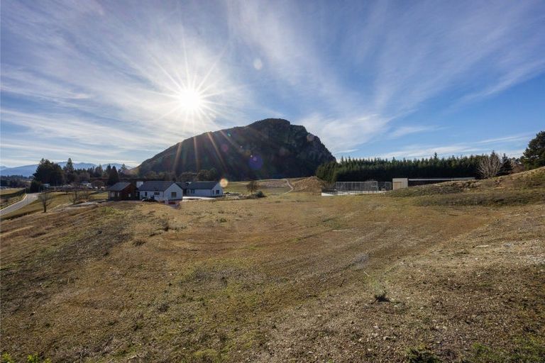 Photo of property in 16 Ranch Terrace, Wanaka, 9382