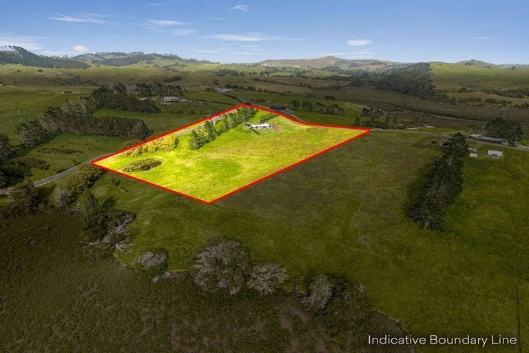 Photo of property in 4 Matahehe Lane, Tinopai, Matakohe, 0593