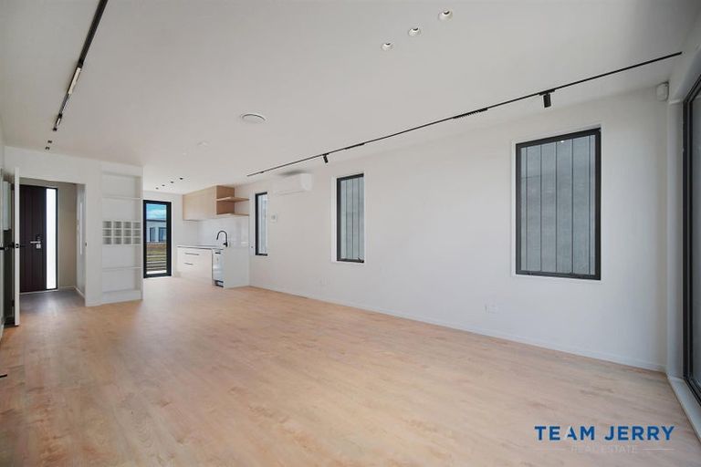 Photo of property in 28 Corporal Street, Papakura, 2110