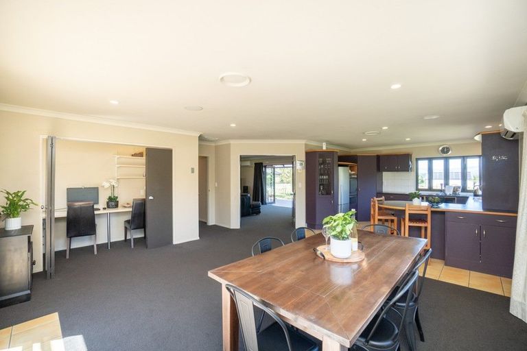 Photo of property in 34 Schnell Drive, Kelvin Grove, Palmerston North, 4414