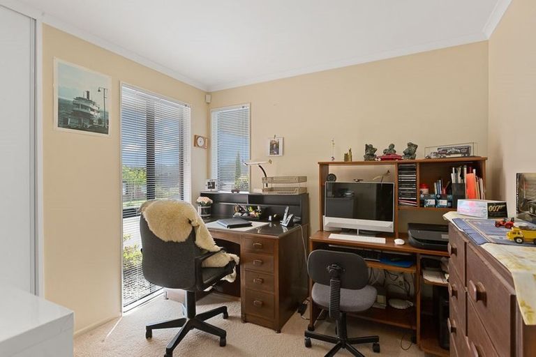 Photo of property in 11 Toledo Avenue, Henderson, Auckland, 0612