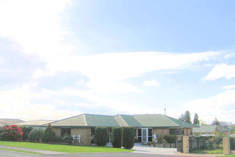 Photo of property in 3 Burnt Oak Drive, Pyes Pa, Tauranga, 3112